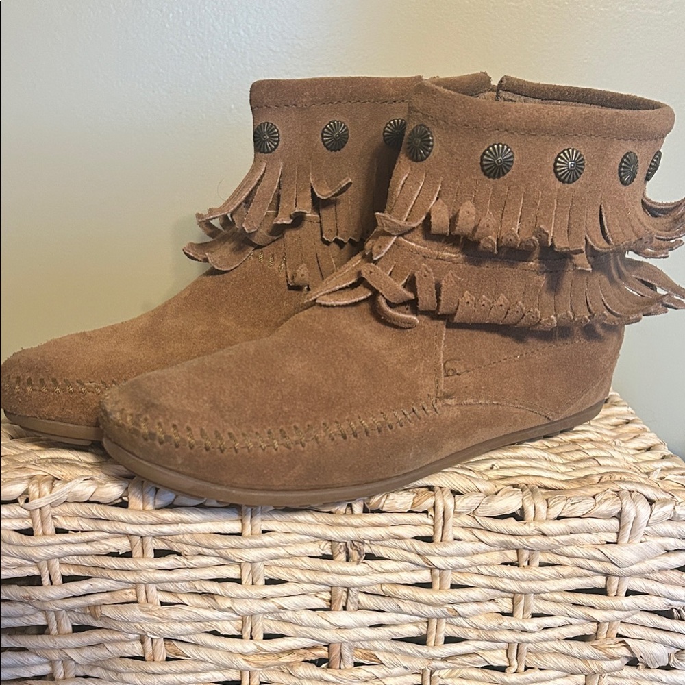 MINNETONKA Fringe Suede Ankle Boots in Chestnut Brown